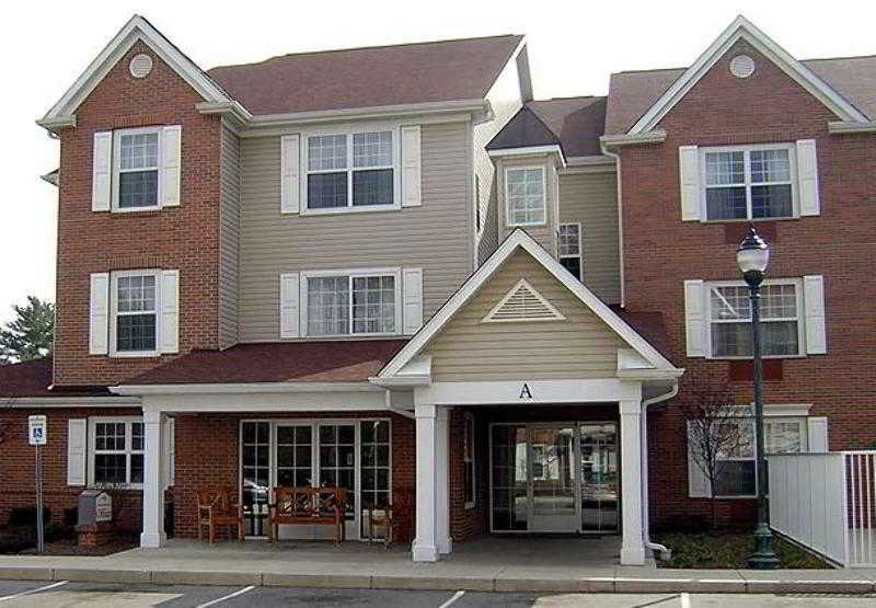 Towneplace Suites By Marriott East Lansing Exterior photo